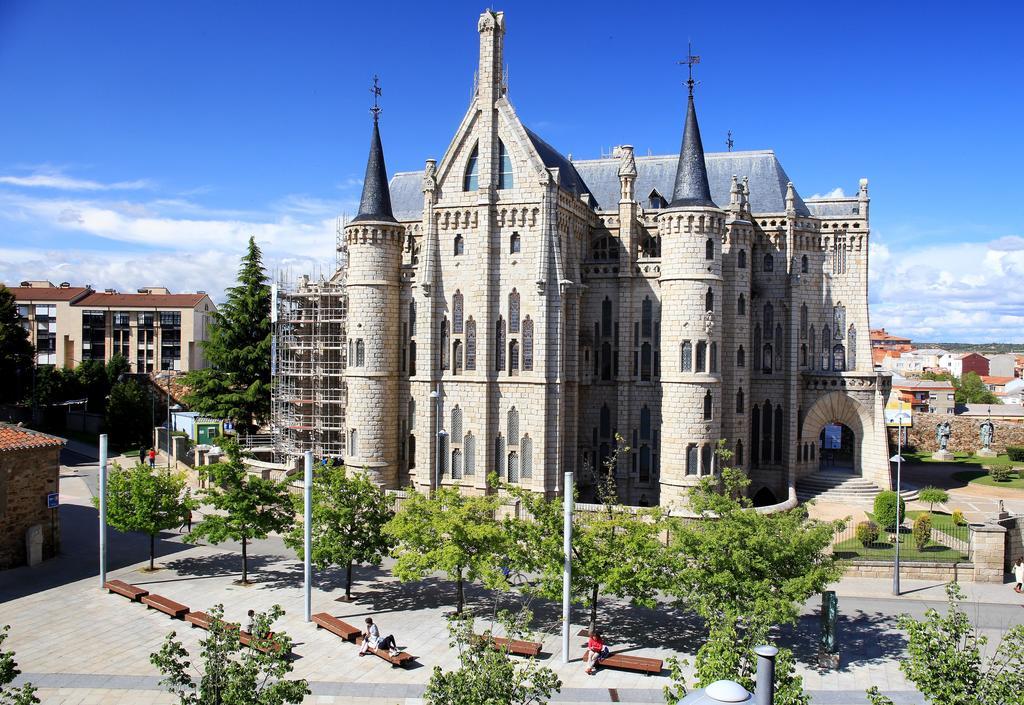 Hotel Gaudi Асторга Екстериор снимка