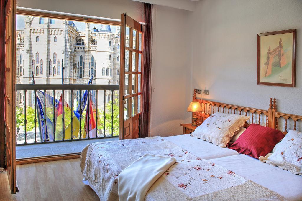 Hotel Gaudi Асторга Стая снимка